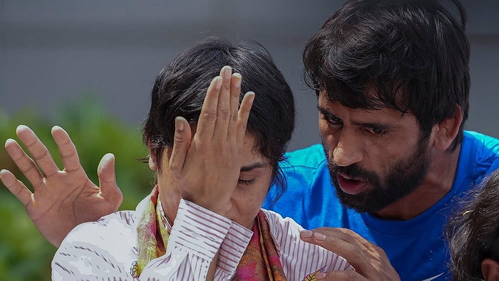 | Photo: PTI/Ravi Choudhary : Wrestler Vinesh Phogat with wrestler Bajrang Punia